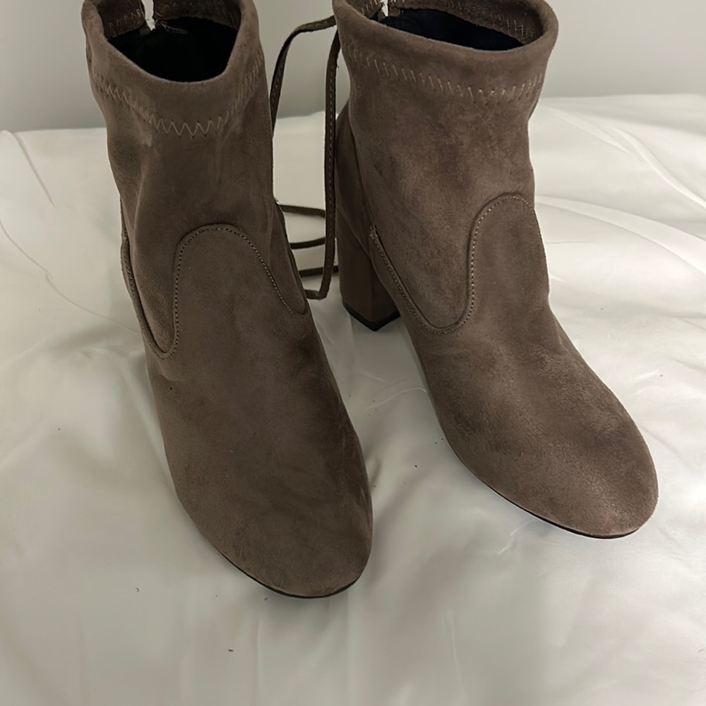 Faux suede taupe ankle boots sz 7.5 great condition